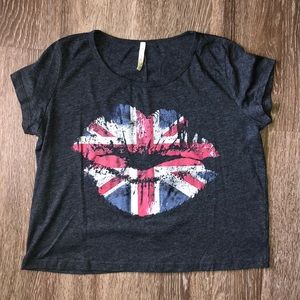British kiss lips cropped T-shirt